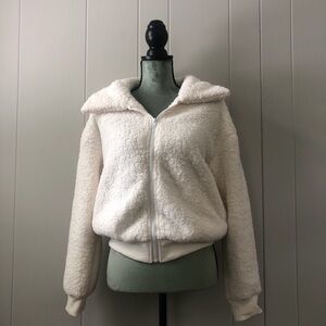 Women's Short Faux Fur Coat Casual Shaggy Jacket Zip-Up Fluffy Outwear